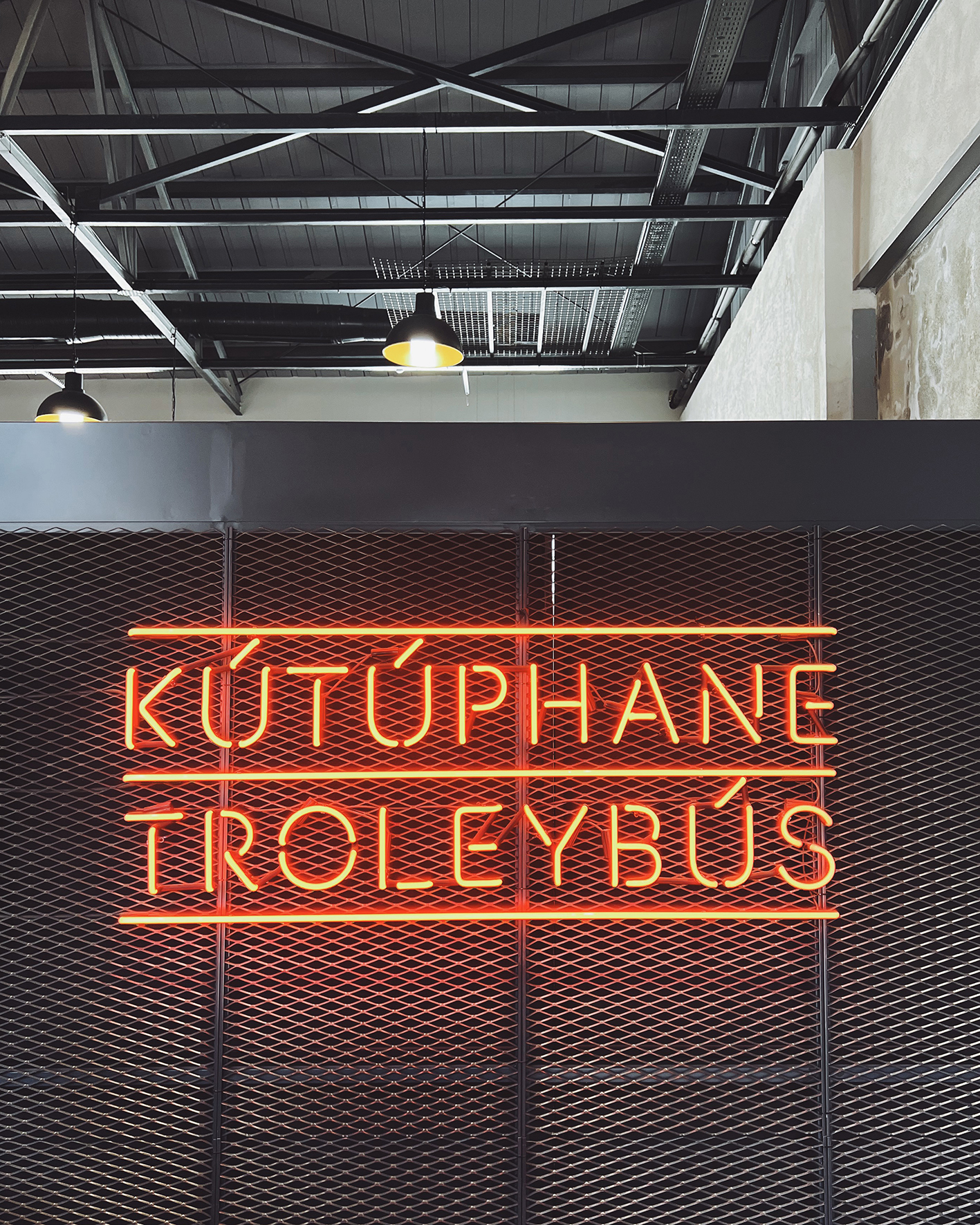 KutuphaneTroleybus_0.jpg (2.40 MB)